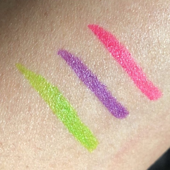 Queen B liquid waterproof/ smudge proof eyeliner - Picture 6 of 6